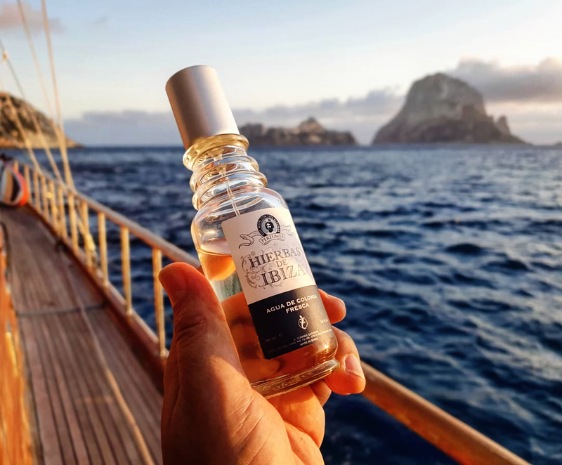 Hierbas de Ibiza | Perfume | Scent Lounge | Lifestyle Image Bottle with Sea
