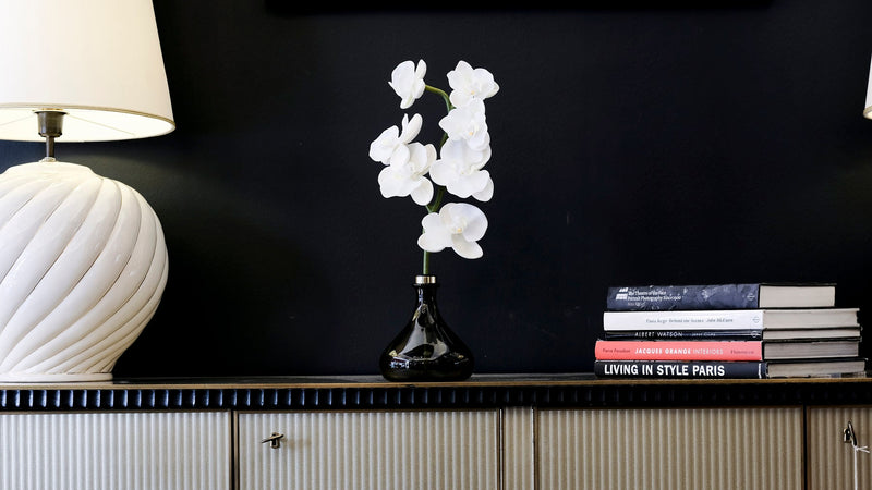 Senti | White Flowers Orchid Diffuser | Scent Lounge | Large Diffuser & Flower Lifestyle Image